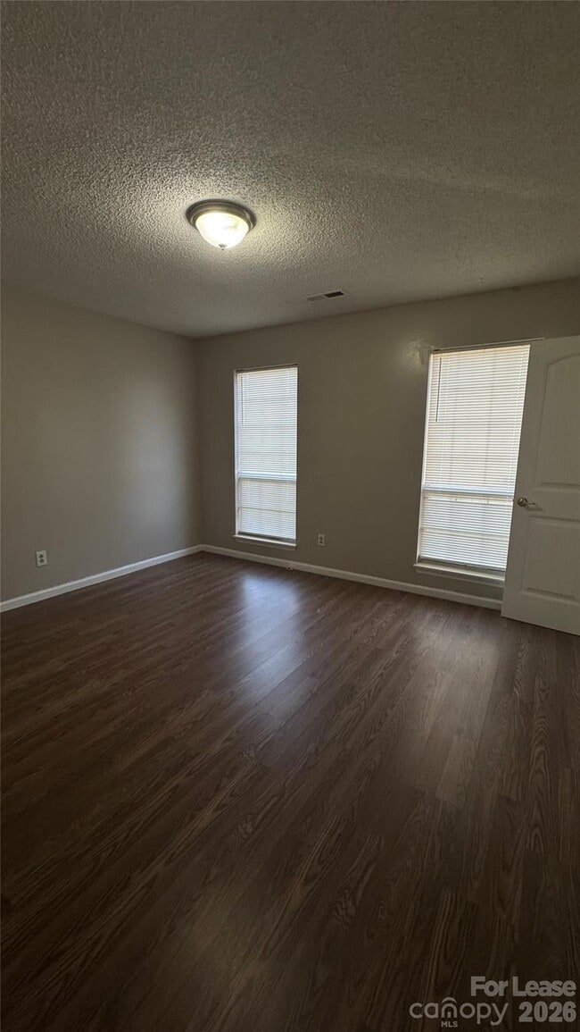 Building Photo - 2206 Killarney Pl