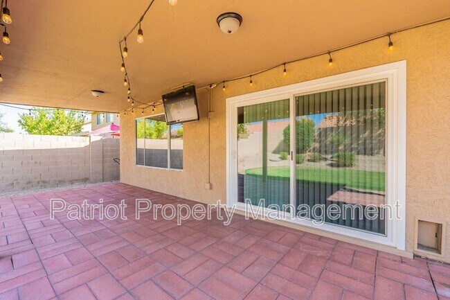 Building Photo - 4704 E Villa Maria Dr
