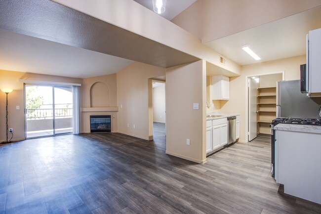 Building Photo - 7885 W Flamingo Rd
