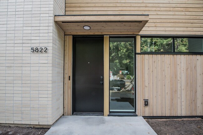 Building Photo - Atkinson Commons- Unit 1