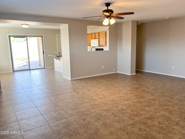 Building Photo - 10422 E Bramble Ave