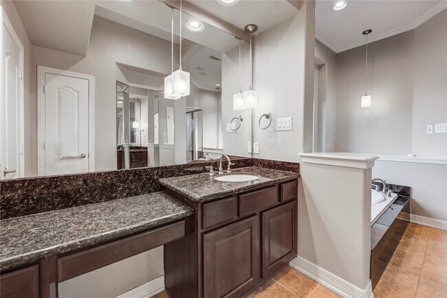 Building Photo - 7803 Courtney Manor Ln