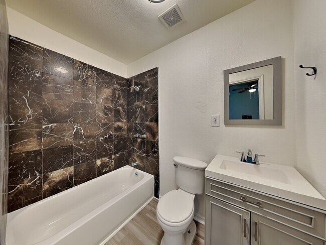 Building Photo - 2911 Ryan Ave