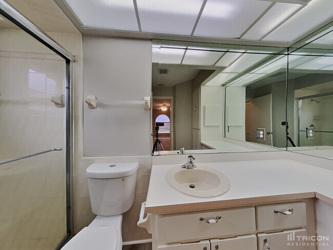 Building Photo - 5913 Fall River Dr