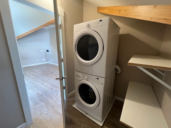 Building Photo - 215 W Whitman St