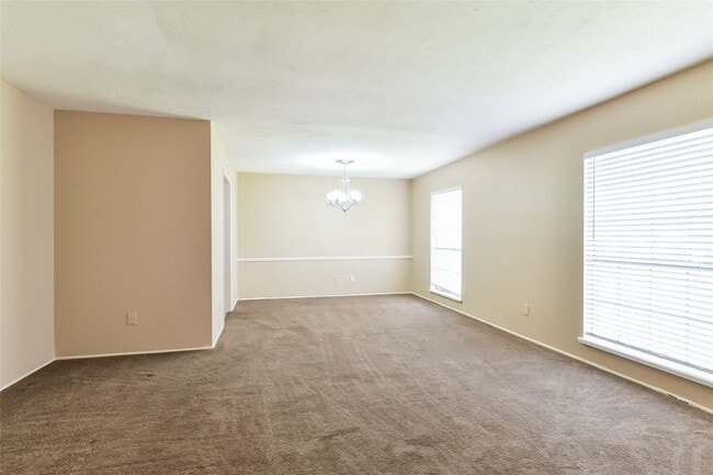 Building Photo - 5514 Edgebrook Forest Dr