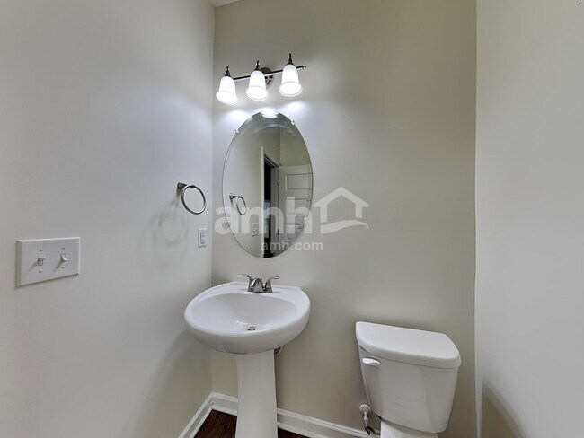 Building Photo - 2311 Foxy Dr