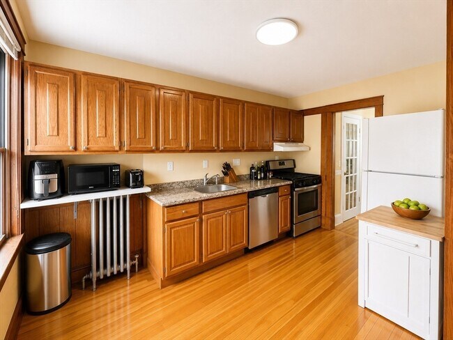 Building Photo - 18 Linden Pl