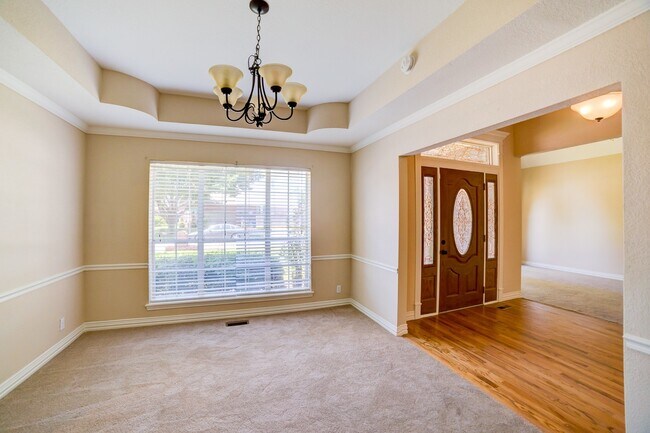 Building Photo - Beautiful home across from Jenks Middle School