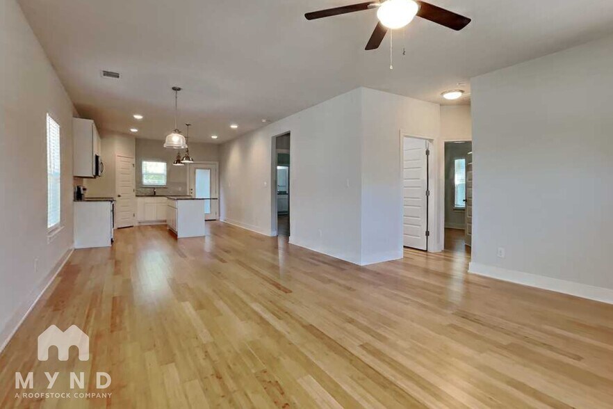 Building Photo - 423 Channing Ave