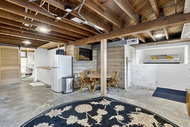 Building Photo - 3748 NE 23rd Ave