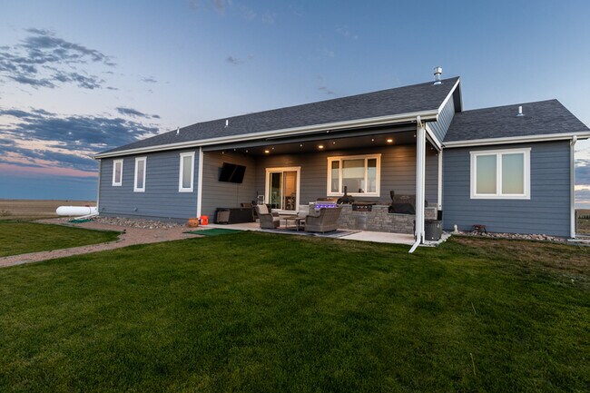 Building Photo - 2428 Sunshine Dr