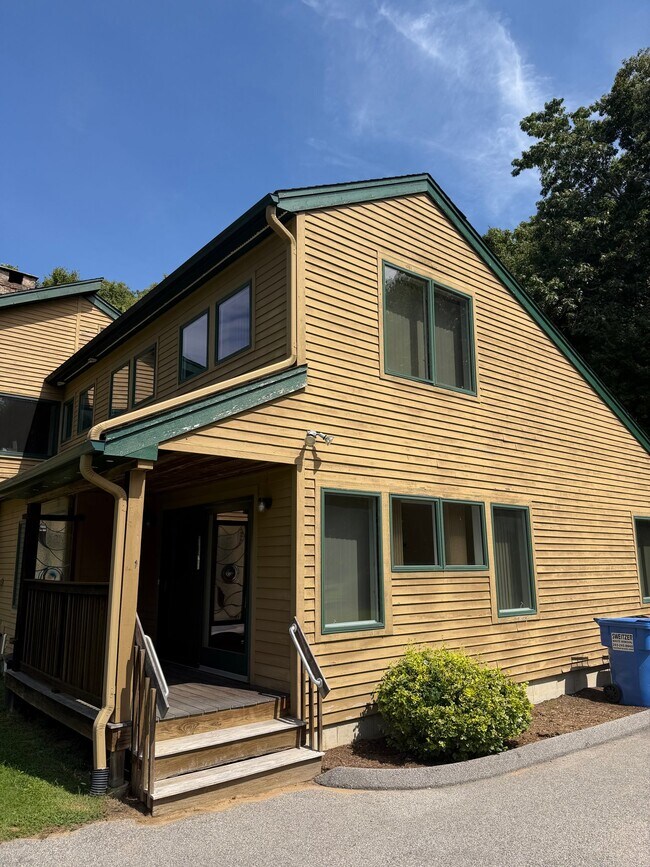 Building Photo - 85 Green Hill Rd