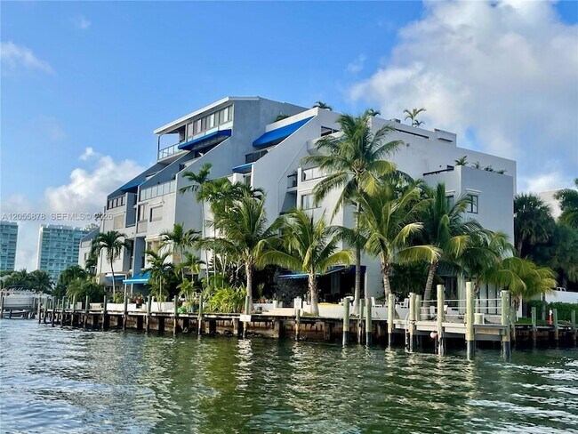 Building Photo - 456 Poinciana Island Dr