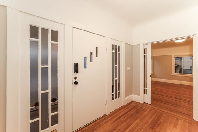 Building Photo - 1920 North Berkeley Bungalow Available!