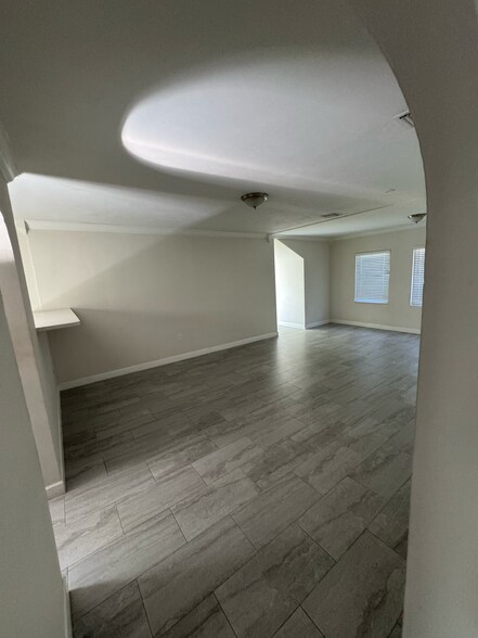 Building Photo - 934 SW 8th Ct