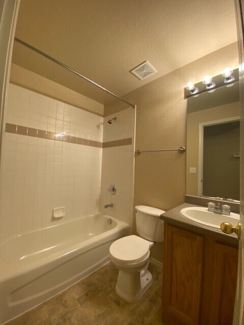 Building Photo - Newly Renovated Condo in Mandalay Villas