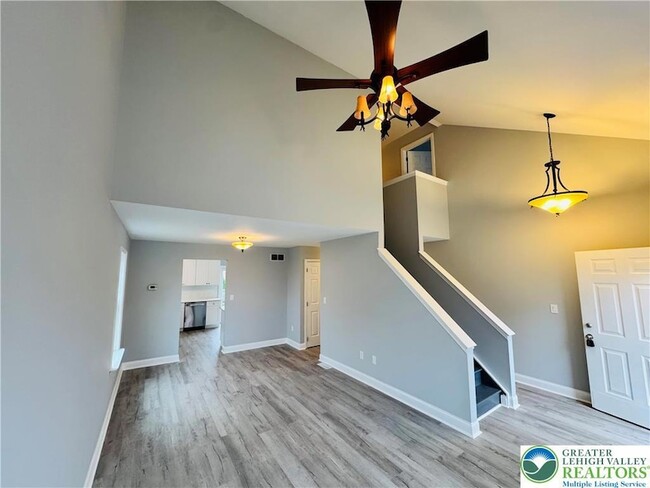 Building Photo - 2274 Briarwood Dr