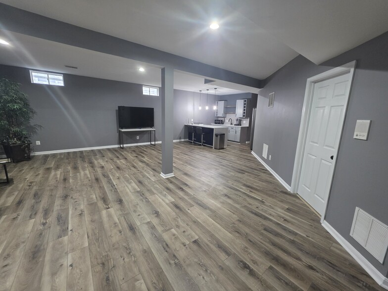 Building Photo - 6021 Smooth Stone Pl