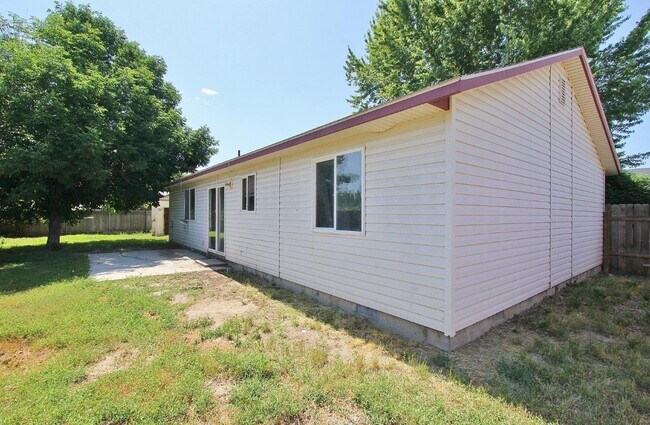 Building Photo - 978 Johnson Dr