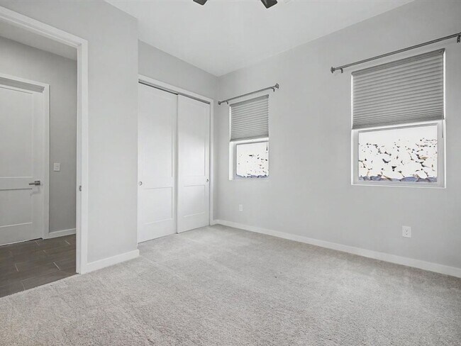 Building Photo - 10053 N Alder Spring Dr