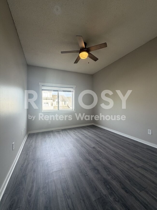 Building Photo - Available Now 3 Bedroom 2 Bath Townhouse in Woodbury