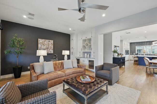 Building Photo - 428 Highwood Trl