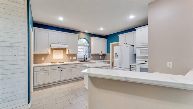 Building Photo - 15603 Twisting Springs Dr