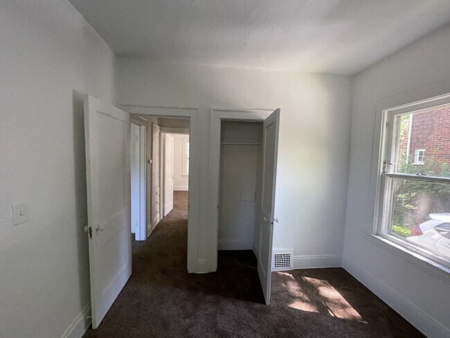 Bedroom 1 Pic 2 - 3416 E Scarborough Rd