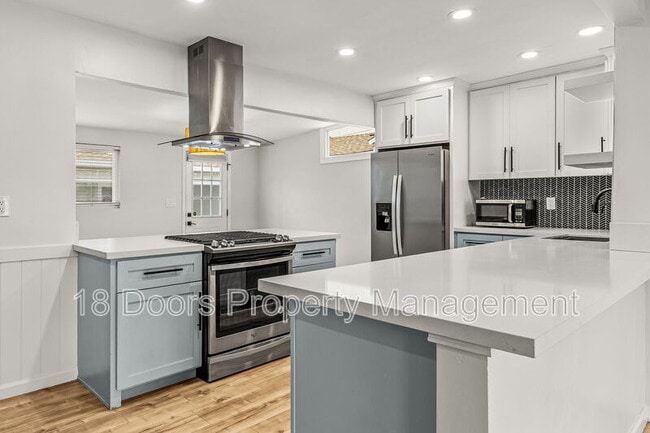 Building Photo - 4535 Winona Ave