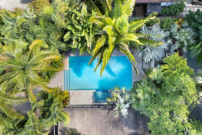 Building Photo - 1107 NE 118th St