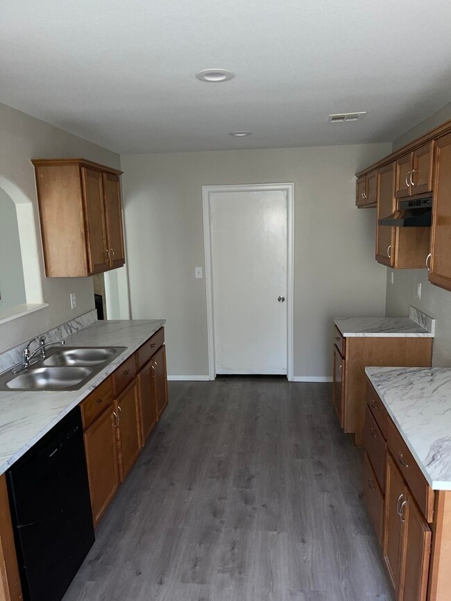 Building Photo - 10702 N 146th E Ave