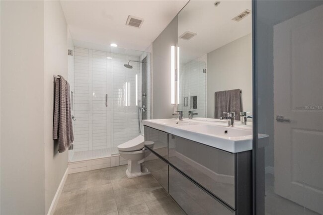 Building Photo - 777 N Ashley Dr