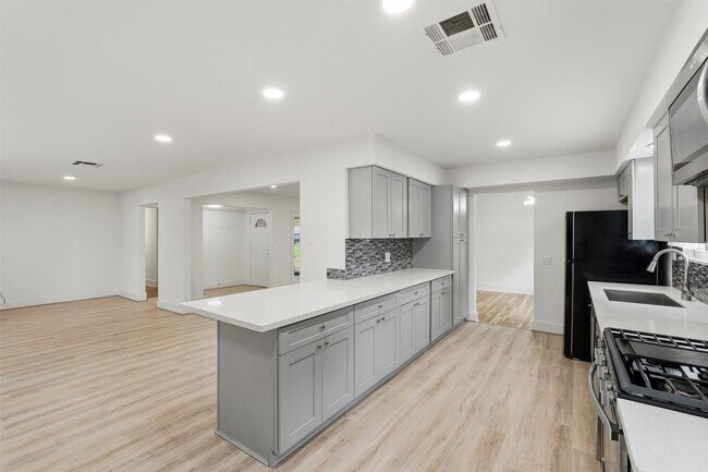 Building Photo - 1219 Wisterwood Dr