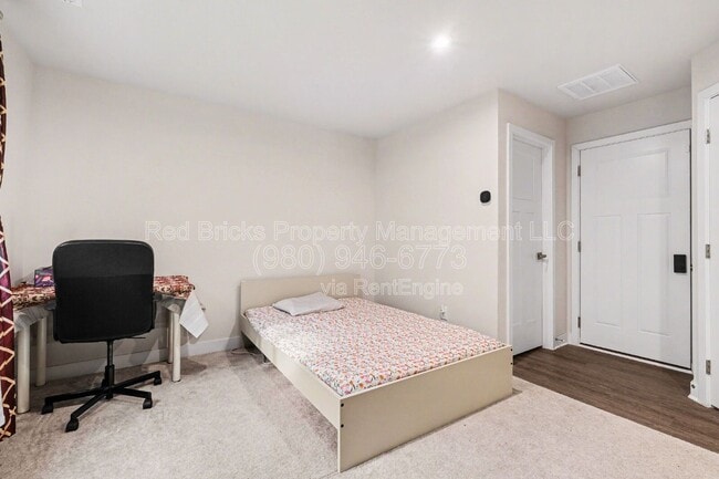 Building Photo - 9306 Mallard Mls Dr