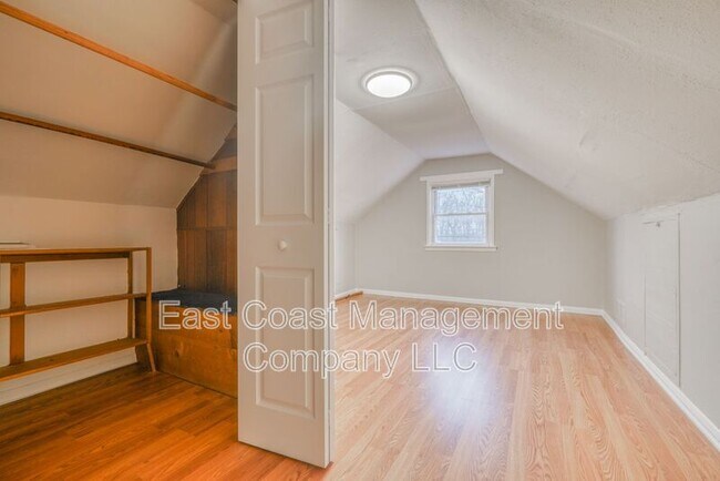 Building Photo - 9616 Mason Ave