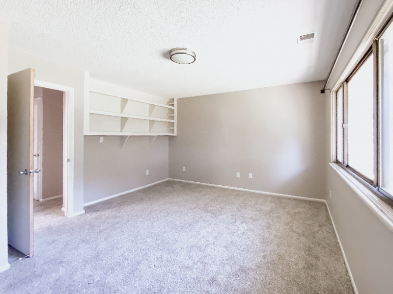 Building Photo - 2282 S Oakland Way