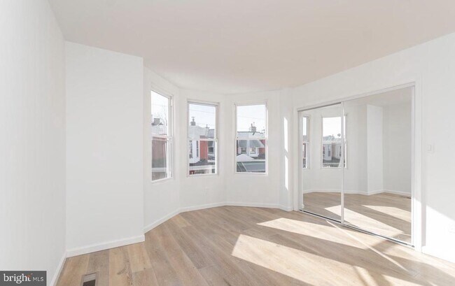 Building Photo - 5729 Delancey St