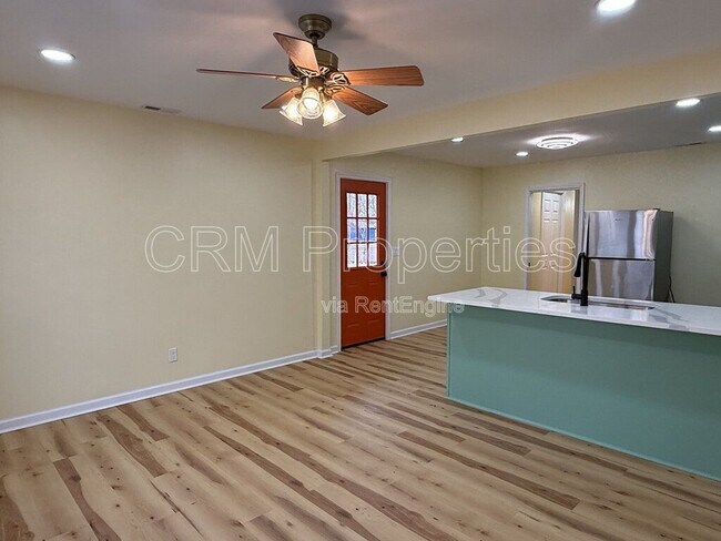 Building Photo - 808 Maumee Dr