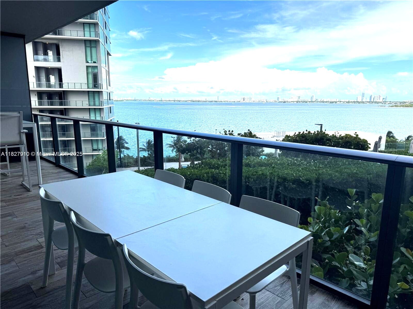 Building Photo - 650 NE 32nd St