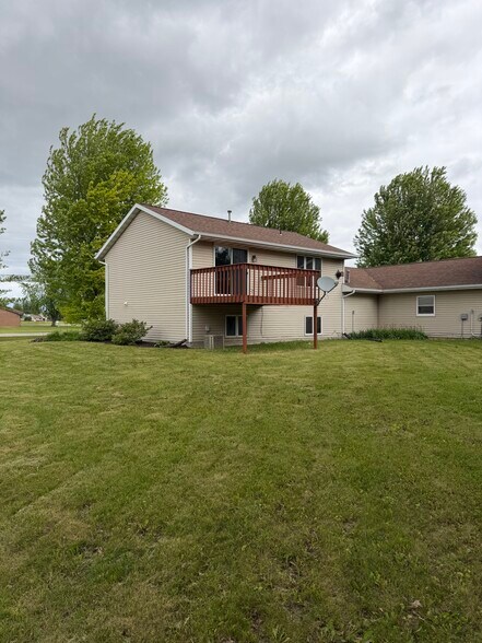 Building Photo - 3706 ALGOMA RD