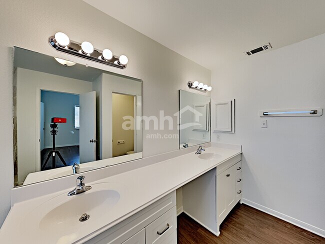 Building Photo - 23126 N Waterlake Dr