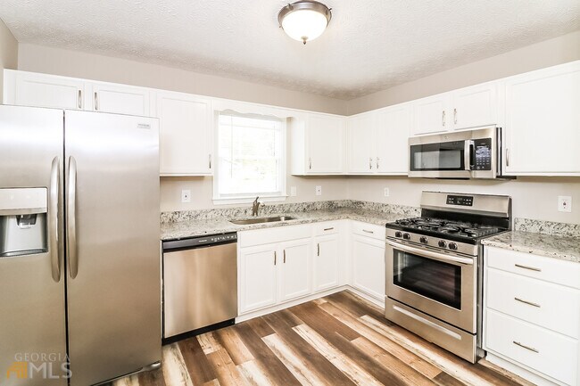 Building Photo - 260 Austin Dr