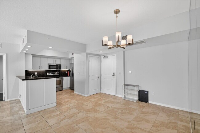Building Photo - 403 S Sapodilla Ave