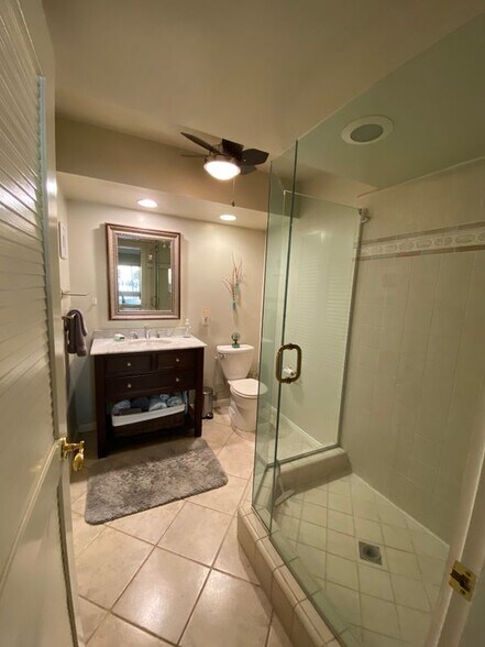 Building Photo - 501 Avenida Del Mar