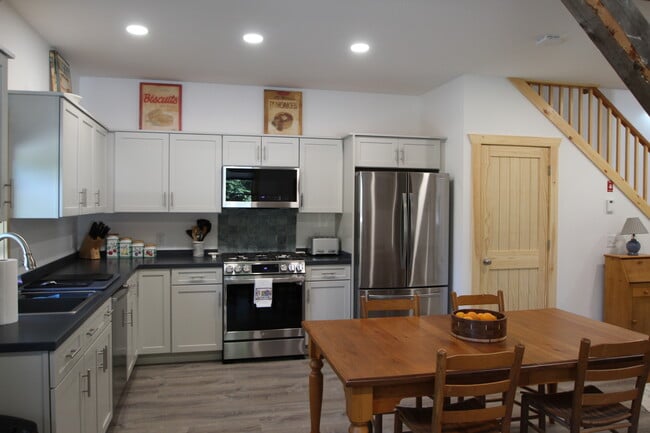 Building Photo - 15 Beech Tree Ln