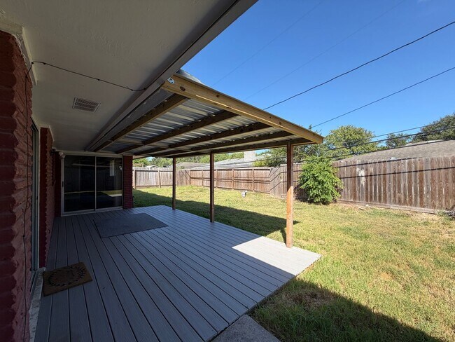 Building Photo - 749 Burkshire Dr