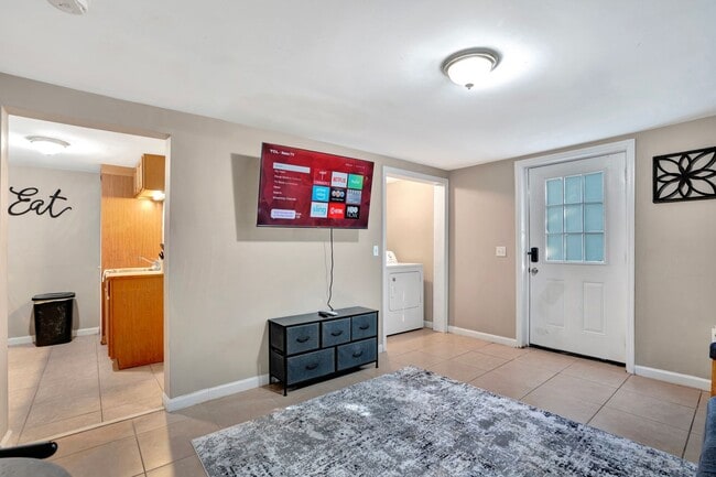 Building Photo - 408 Martin St