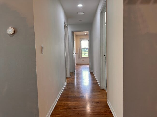 Building Photo - 263 Southwick Ct