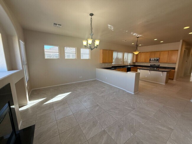 Building Photo - 3260 E Isabella Ave